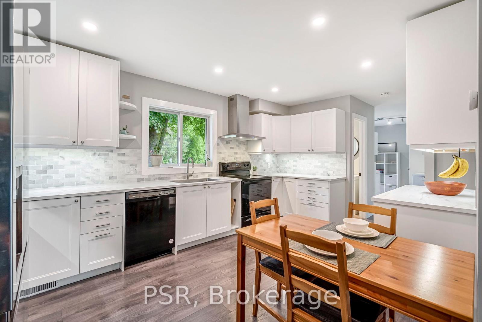 218 John Street, Clearview, Ontario  L0M 1S0 - Photo 9 - S12343746