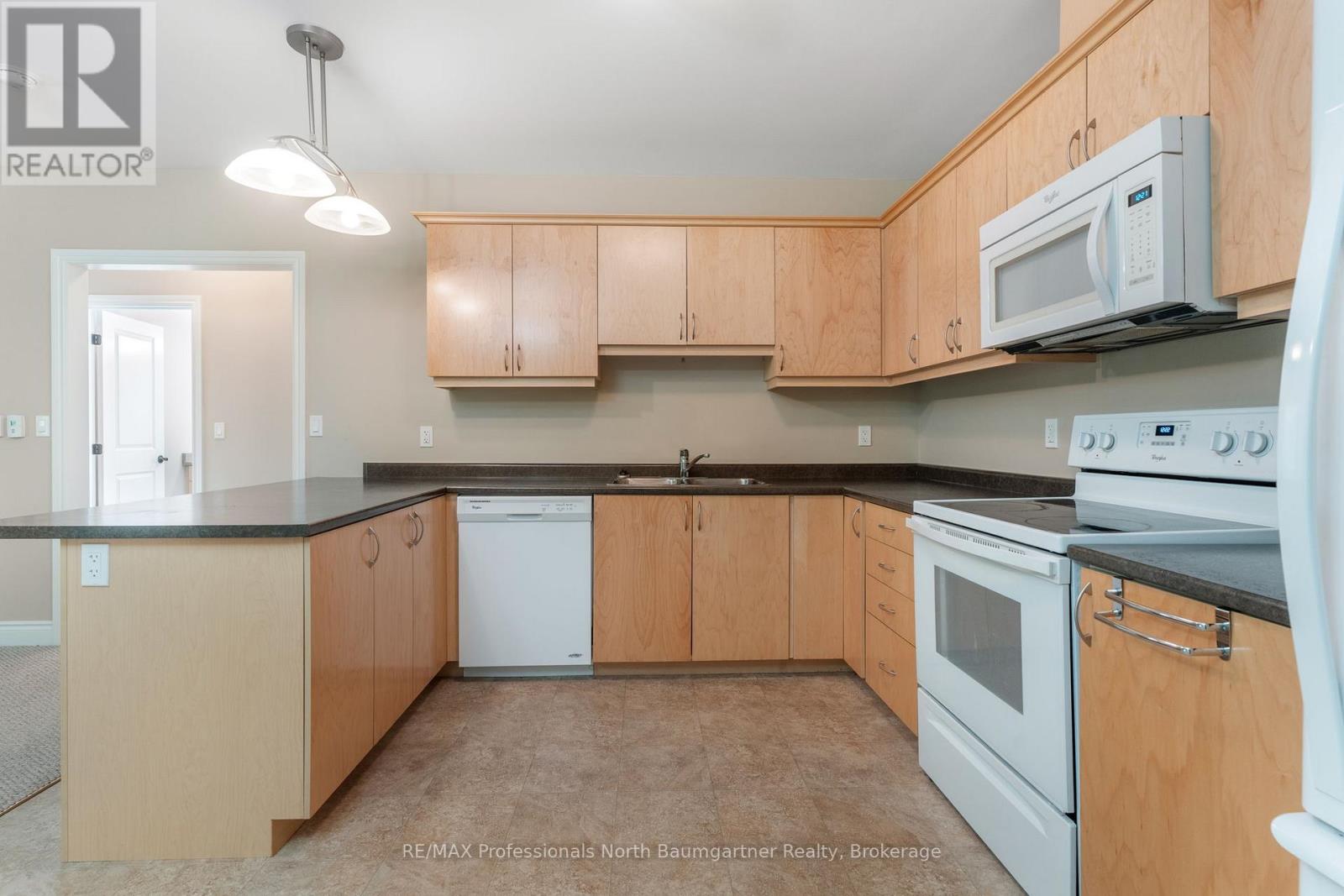 208 - 4 Lake Avenue, Dysart Et Al, Ontario  K0M 1S0 - Photo 11 - X12343741