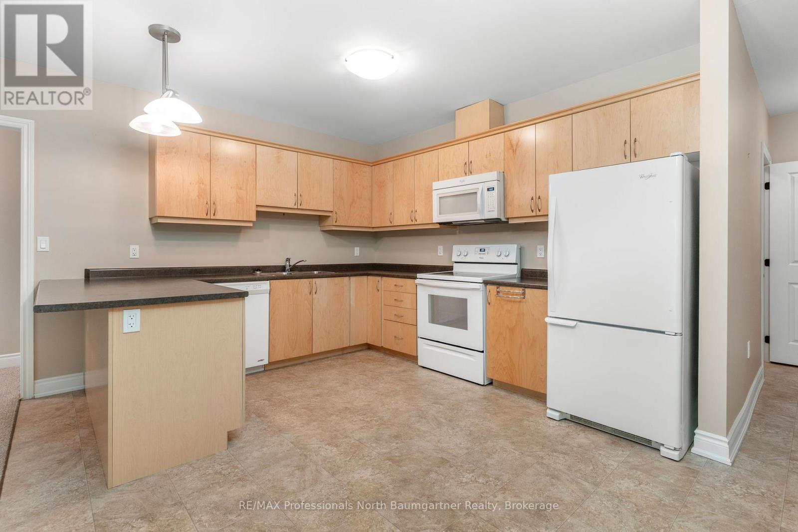 208 - 4 Lake Avenue, Dysart Et Al, Ontario  K0M 1S0 - Photo 13 - X12343741
