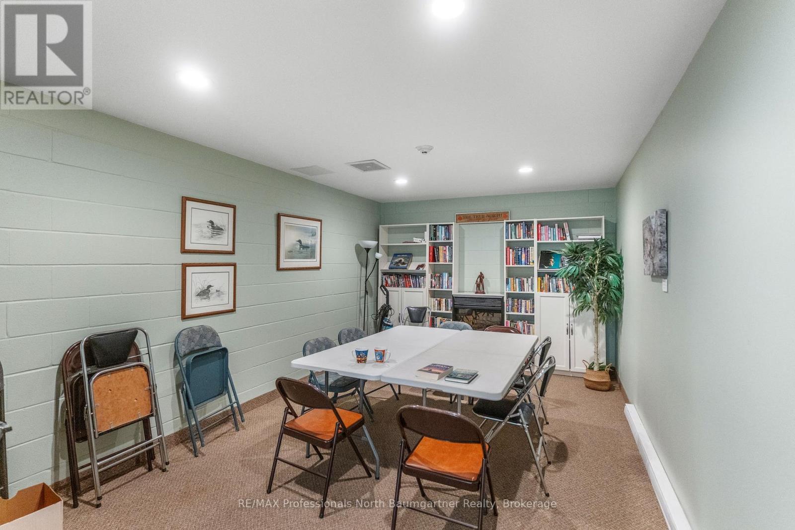 208 - 4 Lake Avenue, Dysart Et Al, Ontario  K0M 1S0 - Photo 6 - X12343741