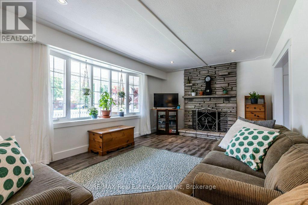 42 Westminster Avenue, Guelph, Ontario  N1E 4C1 - Photo 4 - X12343871