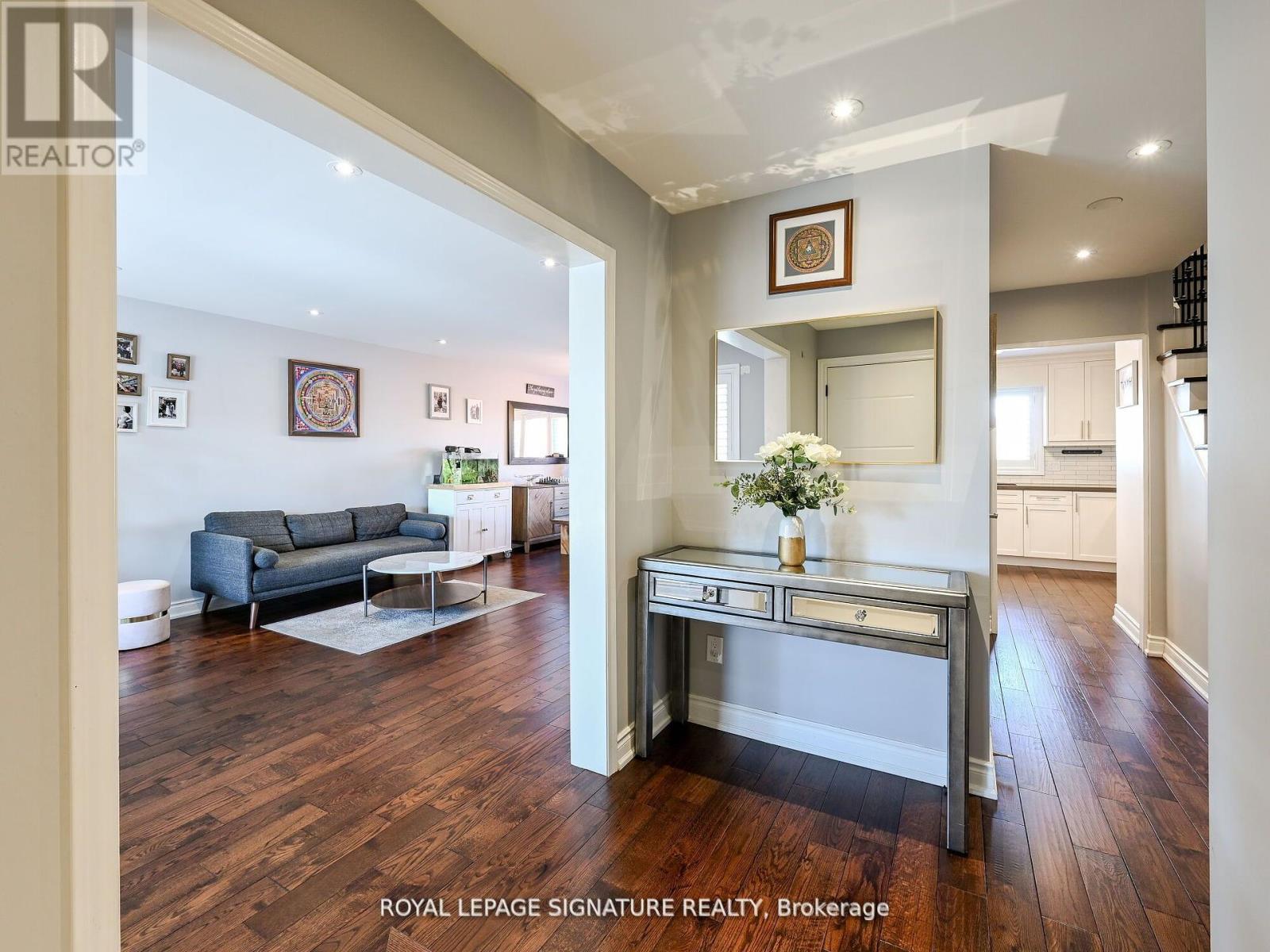 281 Mcgill Street, Mississauga, Ontario L5A 1V3 - Photo 12 - W12343646