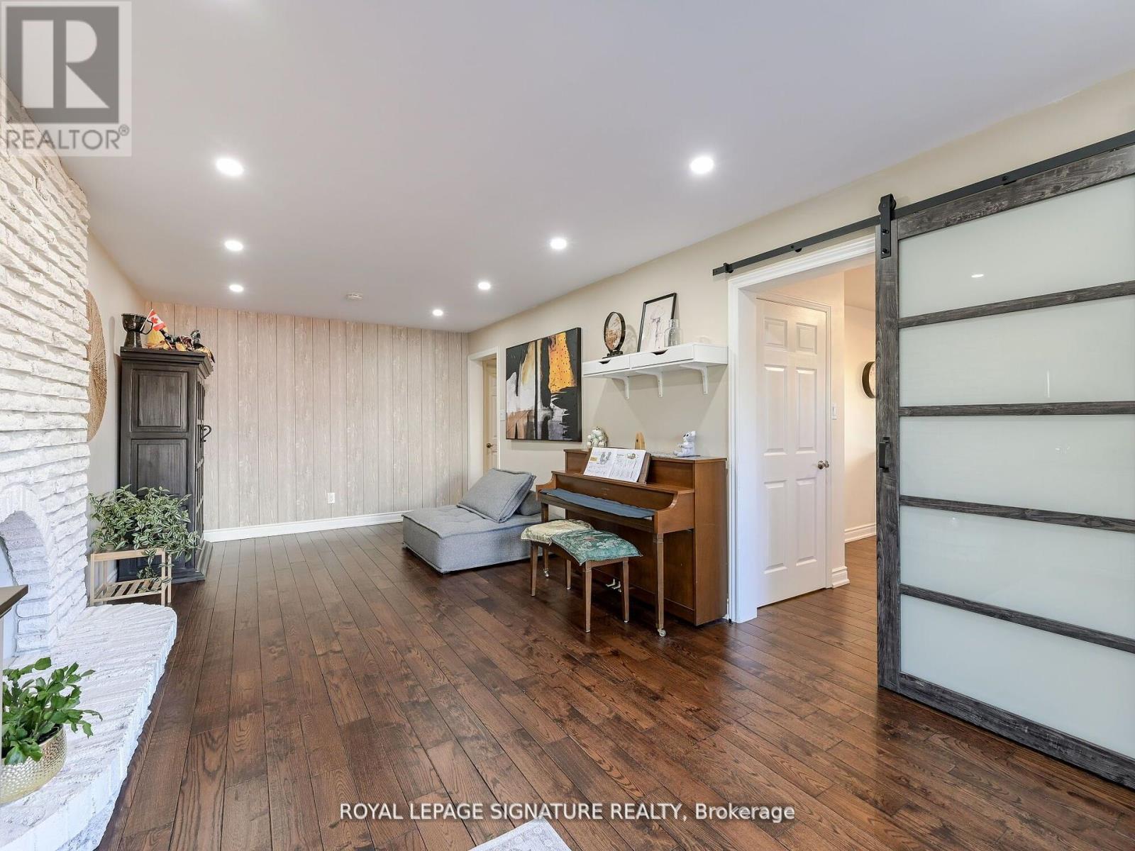 281 Mcgill Street, Mississauga, Ontario L5A 1V3 - Photo 18 - W12343646