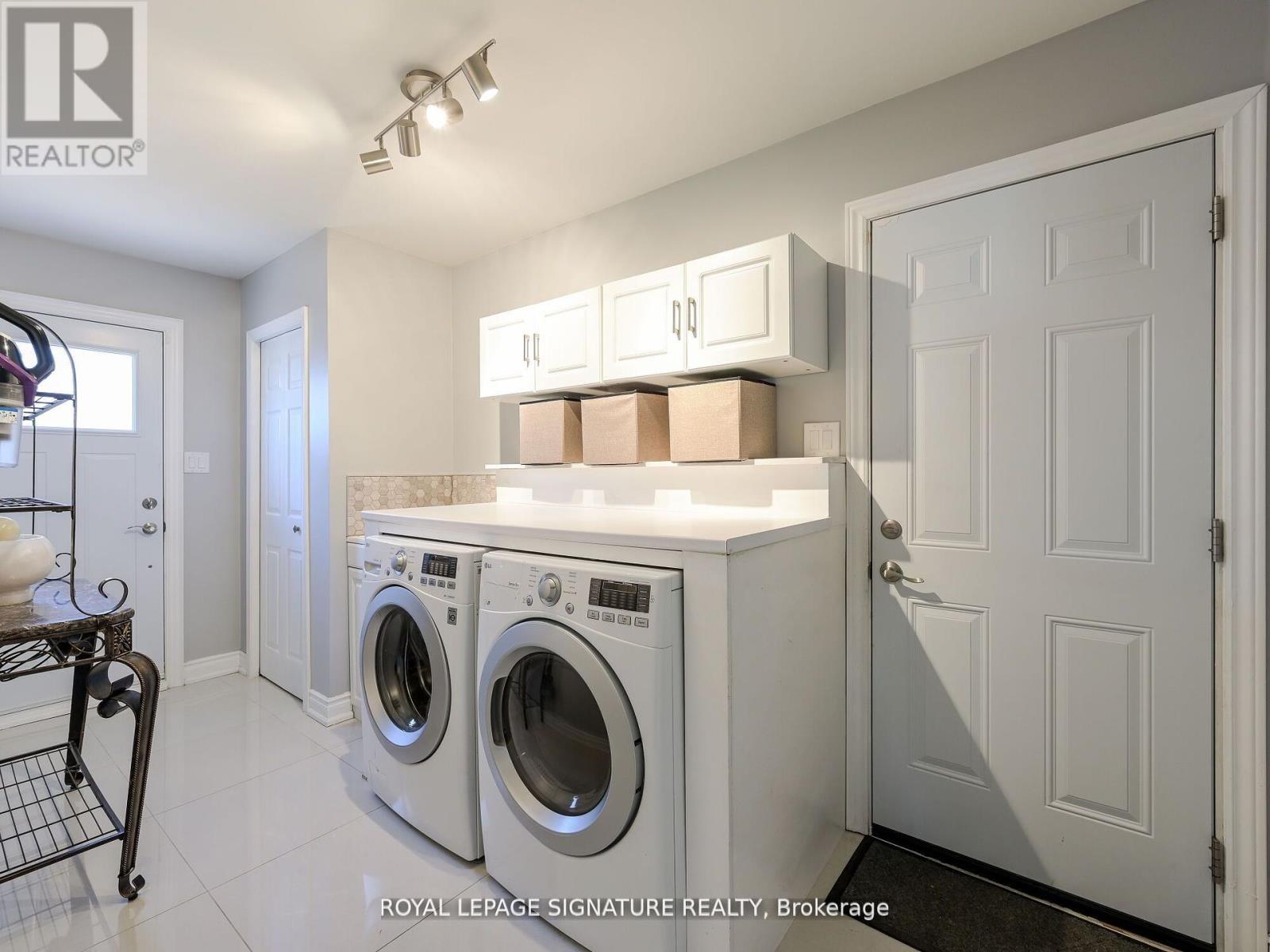 281 Mcgill Street, Mississauga, Ontario L5A 1V3 - Photo 20 - W12343646