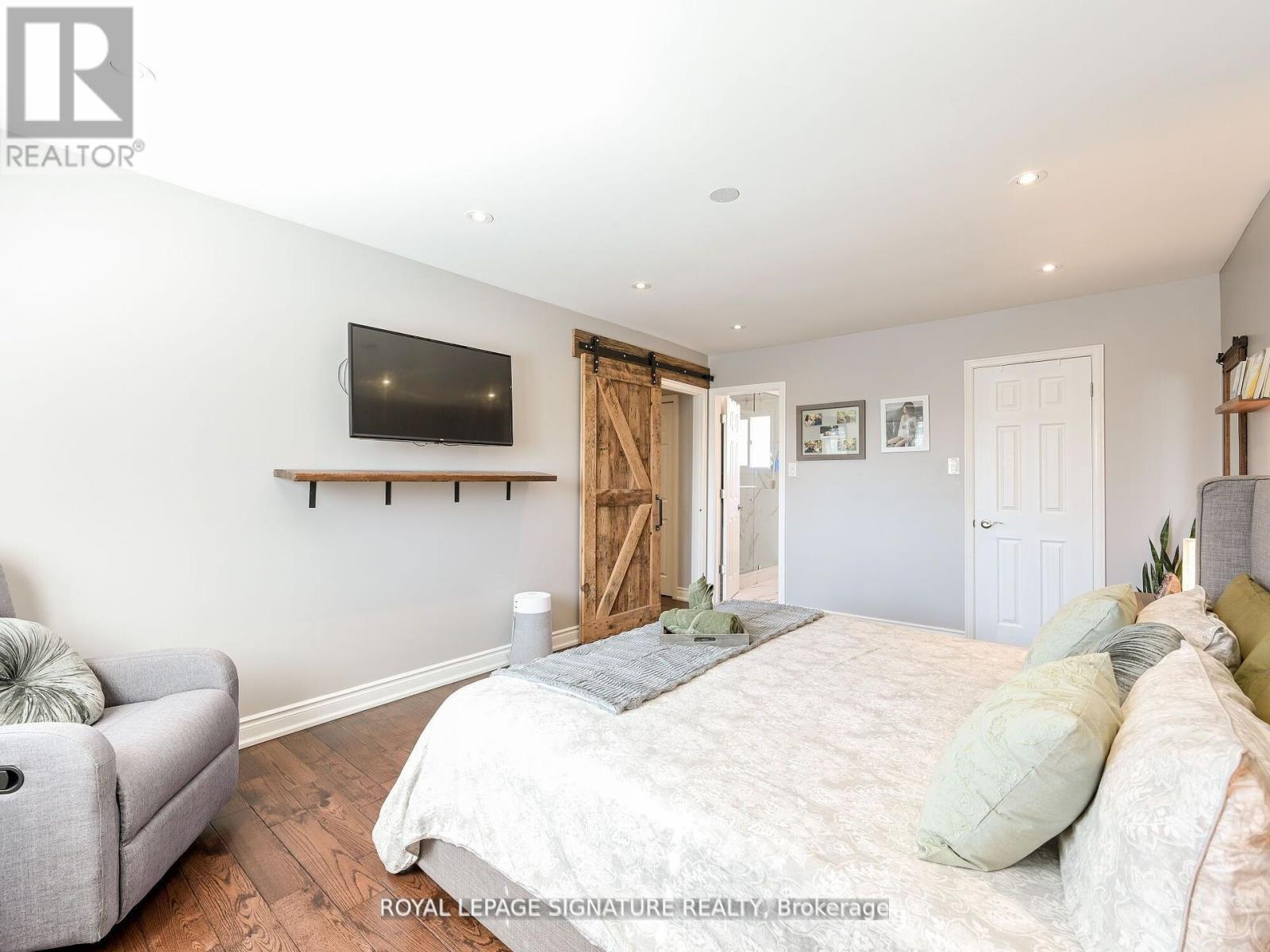 281 Mcgill Street, Mississauga, Ontario L5A 1V3 - Photo 23 - W12343646