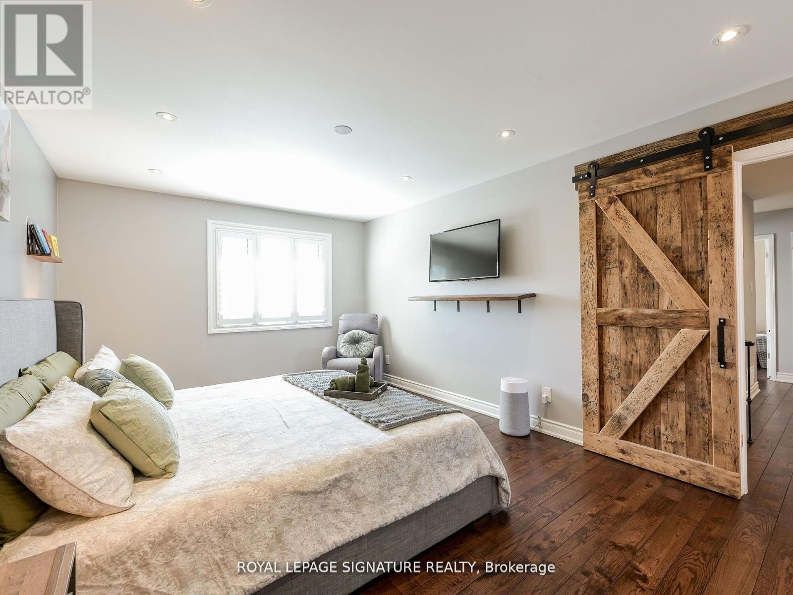 281 Mcgill Street, Mississauga, Ontario L5A 1V3 - Photo 24 - W12343646