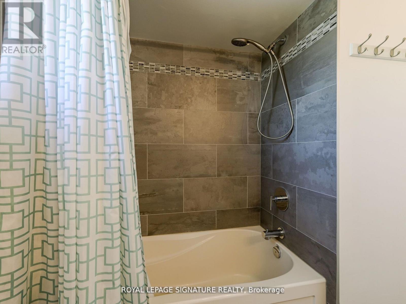 281 Mcgill Street, Mississauga, Ontario L5A 1V3 - Photo 31 - W12343646