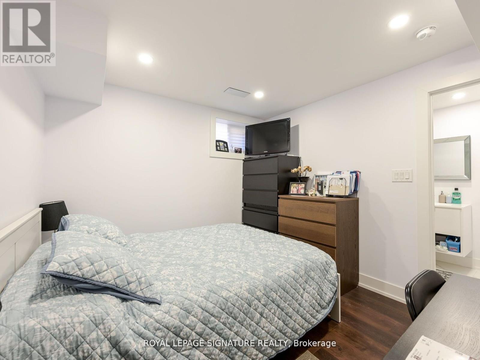 281 Mcgill Street, Mississauga, Ontario L5A 1V3 - Photo 35 - W12343646