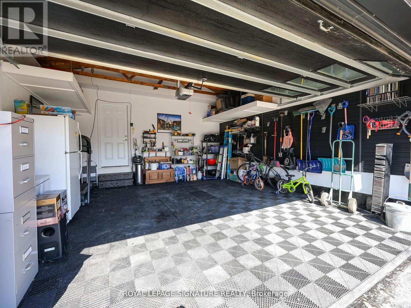 281 Mcgill Street, Mississauga, Ontario L5A 1V3 - Photo 40 - W12343646