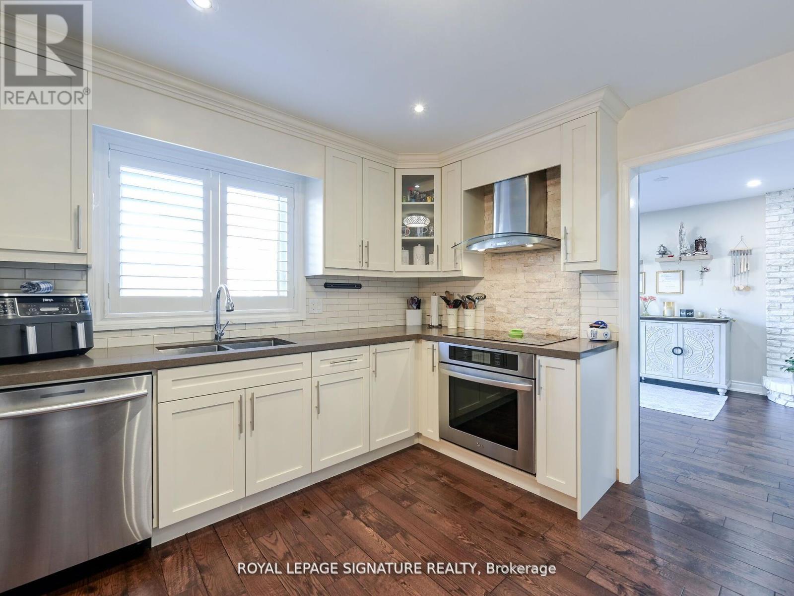 281 Mcgill Street, Mississauga, Ontario L5A 1V3 - Photo 6 - W12343646