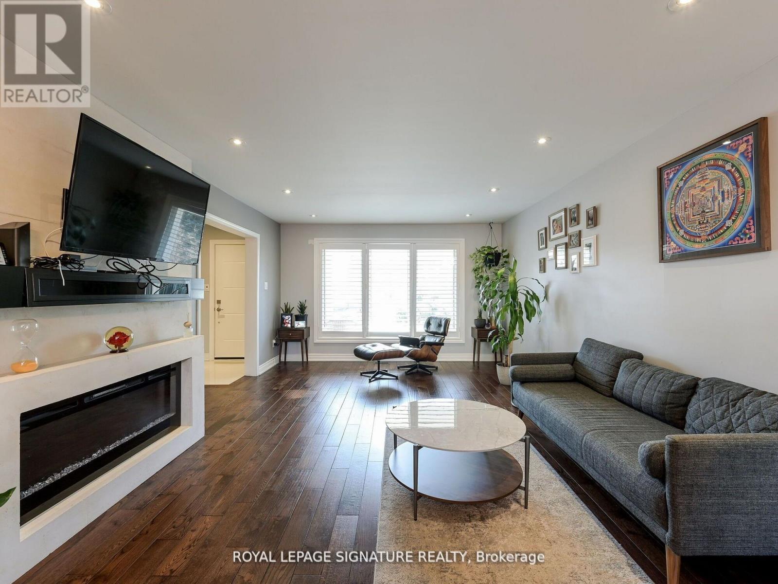 281 Mcgill Street, Mississauga, Ontario L5A 1V3 - Photo 8 - W12343646