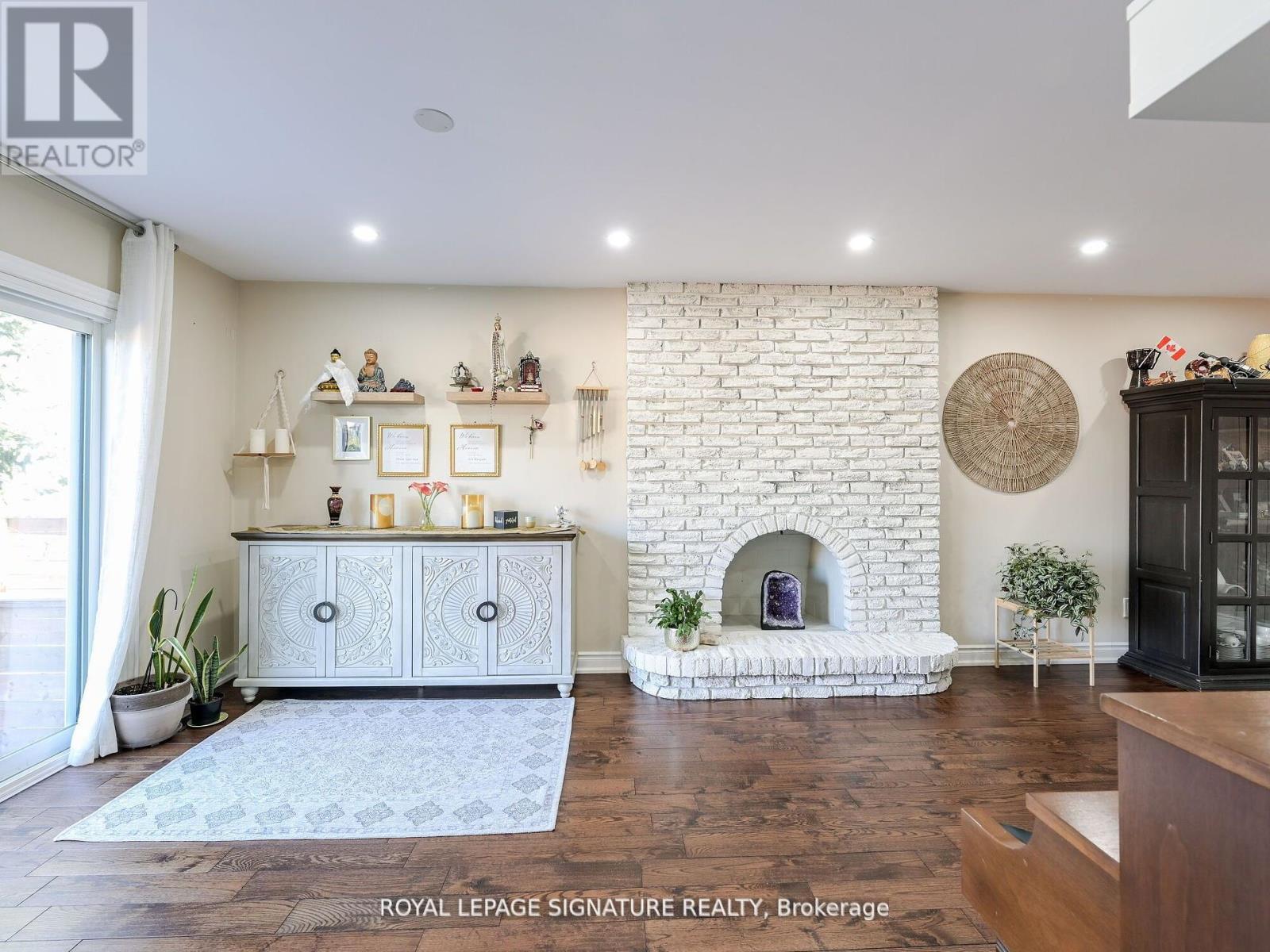 281 Mcgill Street, Mississauga, Ontario L5A 1V3 - Photo 9 - W12343646