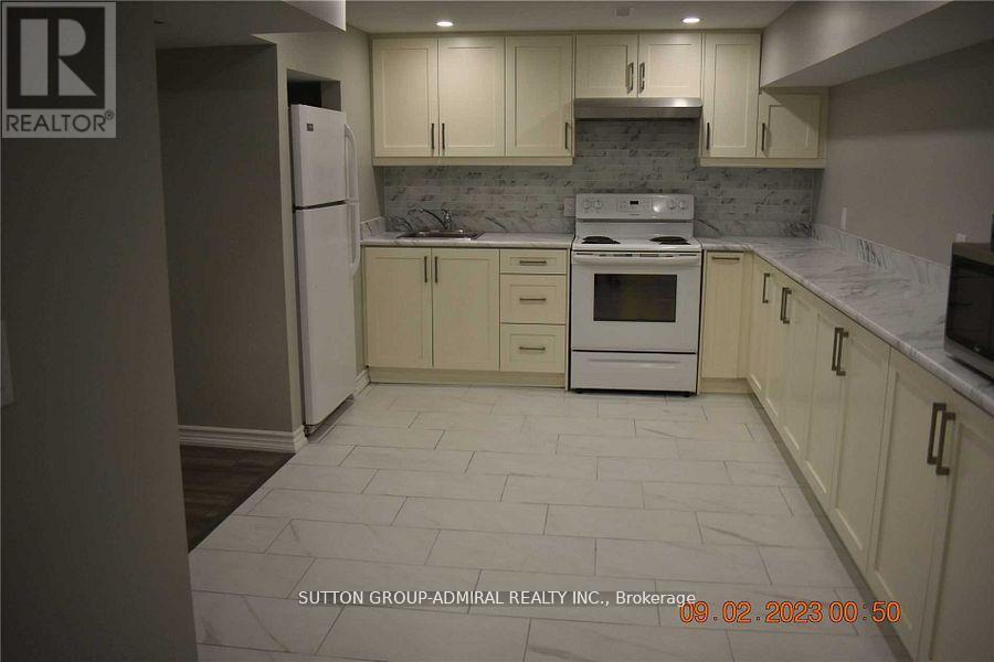 854 Moretta Avenue N, Pickering, Ontario  L1W 2J9 - Photo 3 - E12285885