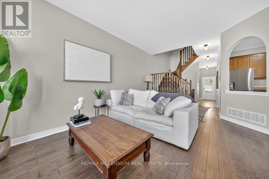 146 Harvest Hills Boulevard N, East Gwillimbury, Ontario  L9N 0C1 - Photo 8 - N12343762
