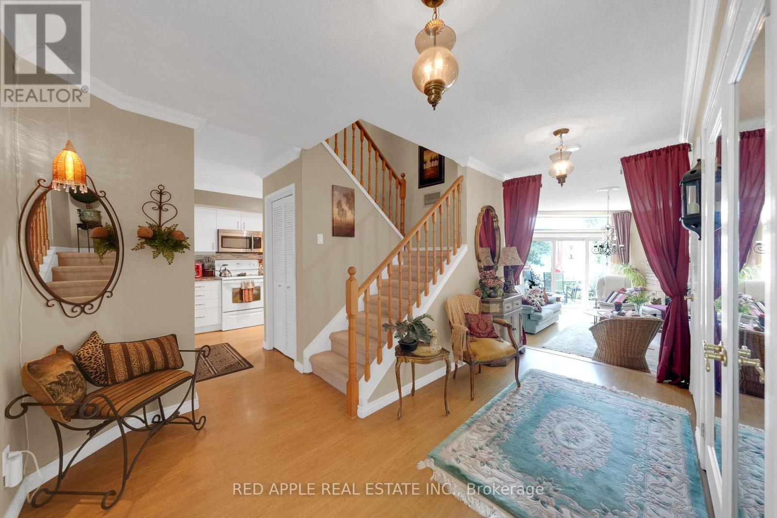 12 Davy Point Circle, Georgina, Ontario  L4P 3H2 - Photo 8 - N12343774