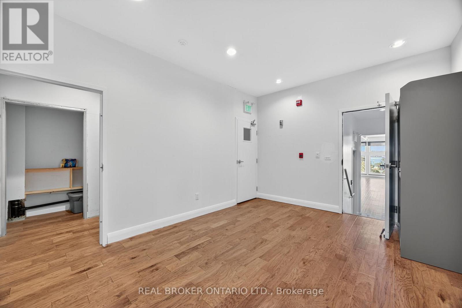 119 Dunlop Street E, Barrie, Ontario  L4M 1A6 - Photo 15 - S12343833