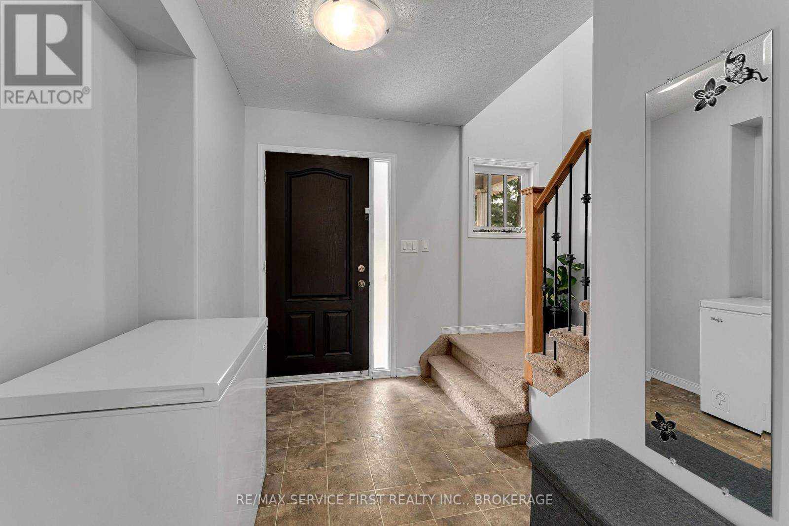 Property at 1214 AMANDA COURT image 3