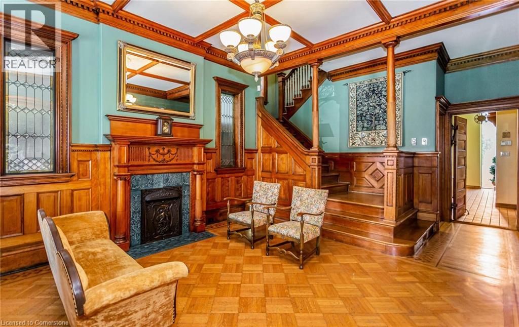 Property at 351 BAY Street S image 3