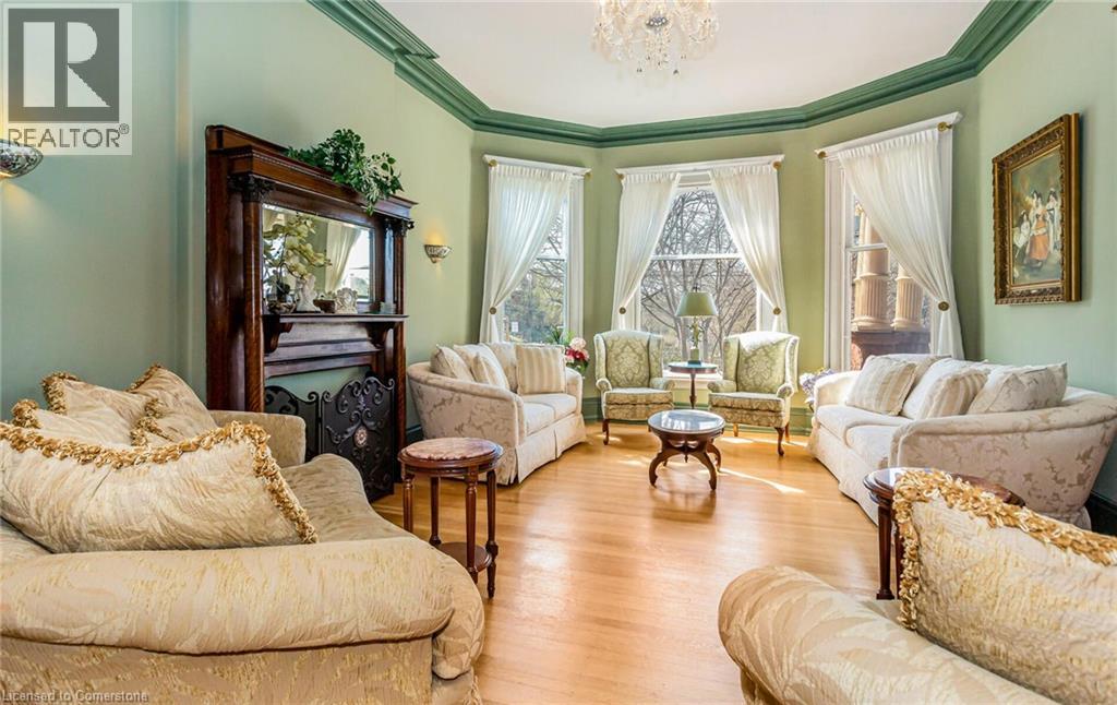 Property at 351 BAY Street S image 5