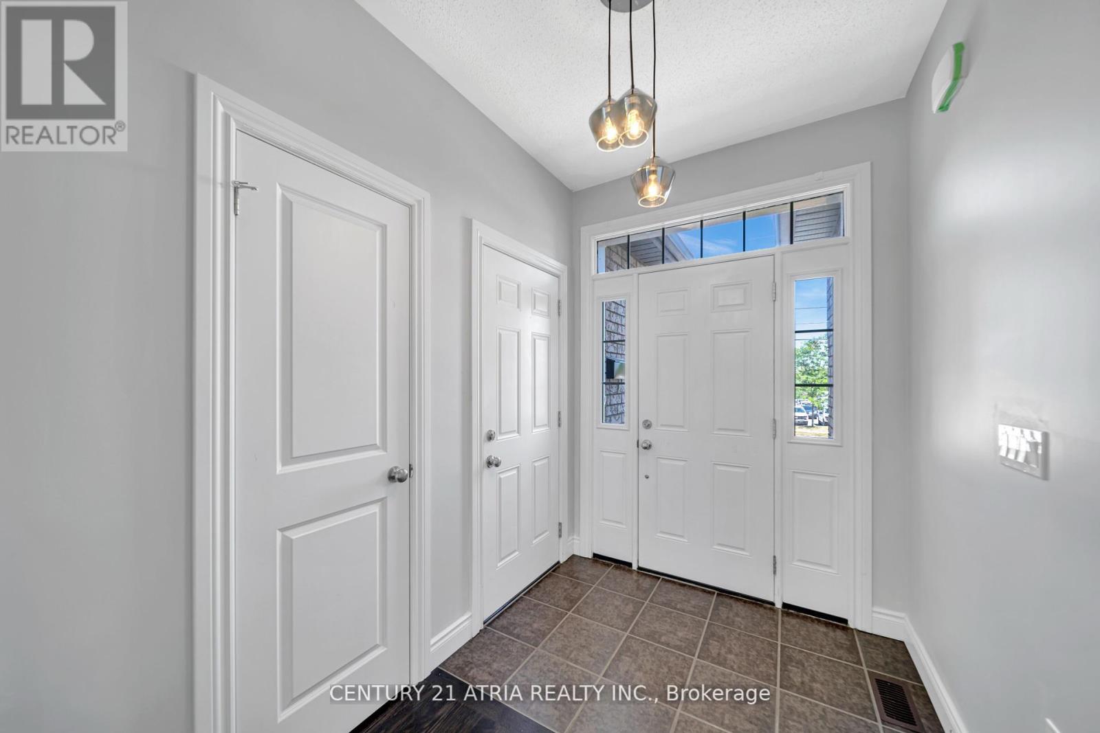 793 Spillsbury Drive, Peterborough West, Ontario  K9K 1K9 - Photo 4 - X12343740