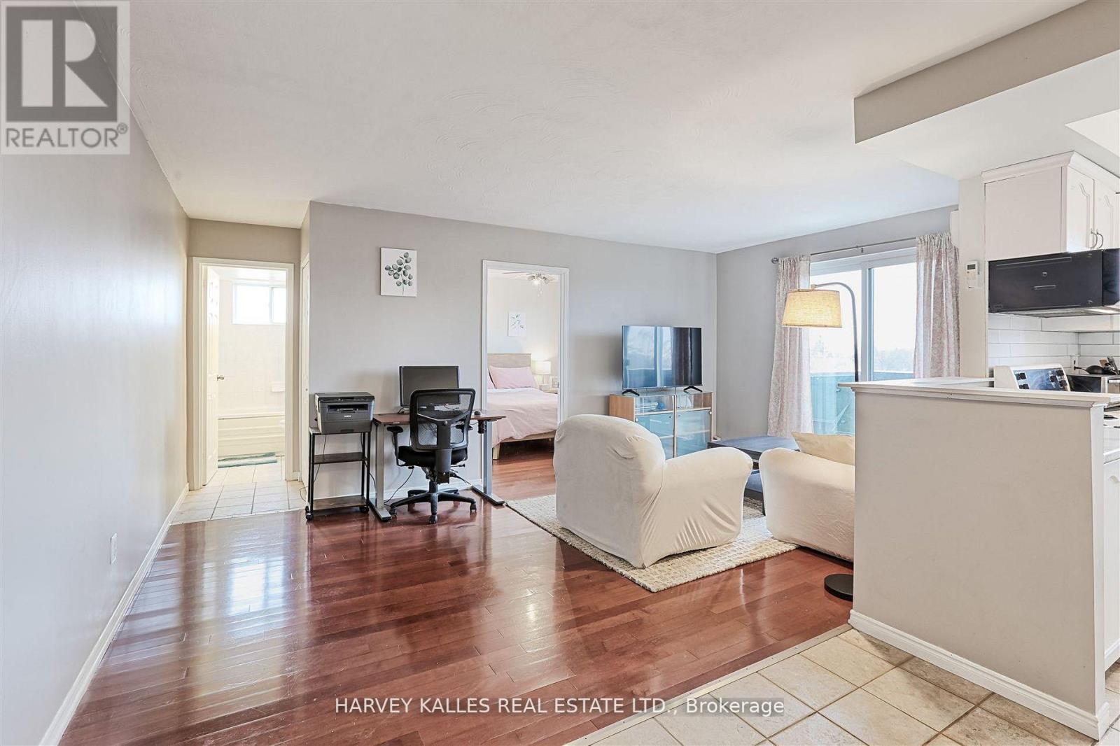 45 - 2373 King Street E, Hamilton (Glenview), Ontario  L8K 1X9 - Photo 5 - X12343759