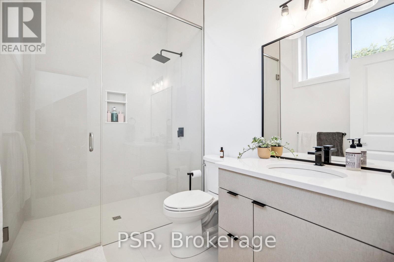 8 Paxton Avenue, St. Catharines, Ontario  L2N 5H8 - Photo 25 - X12343800