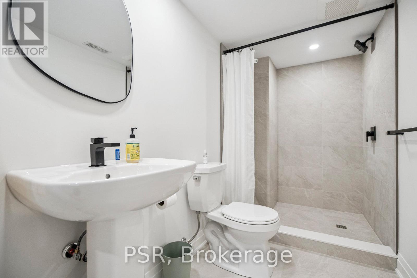 8 Paxton Avenue, St. Catharines, Ontario  L2N 5H8 - Photo 32 - X12343800