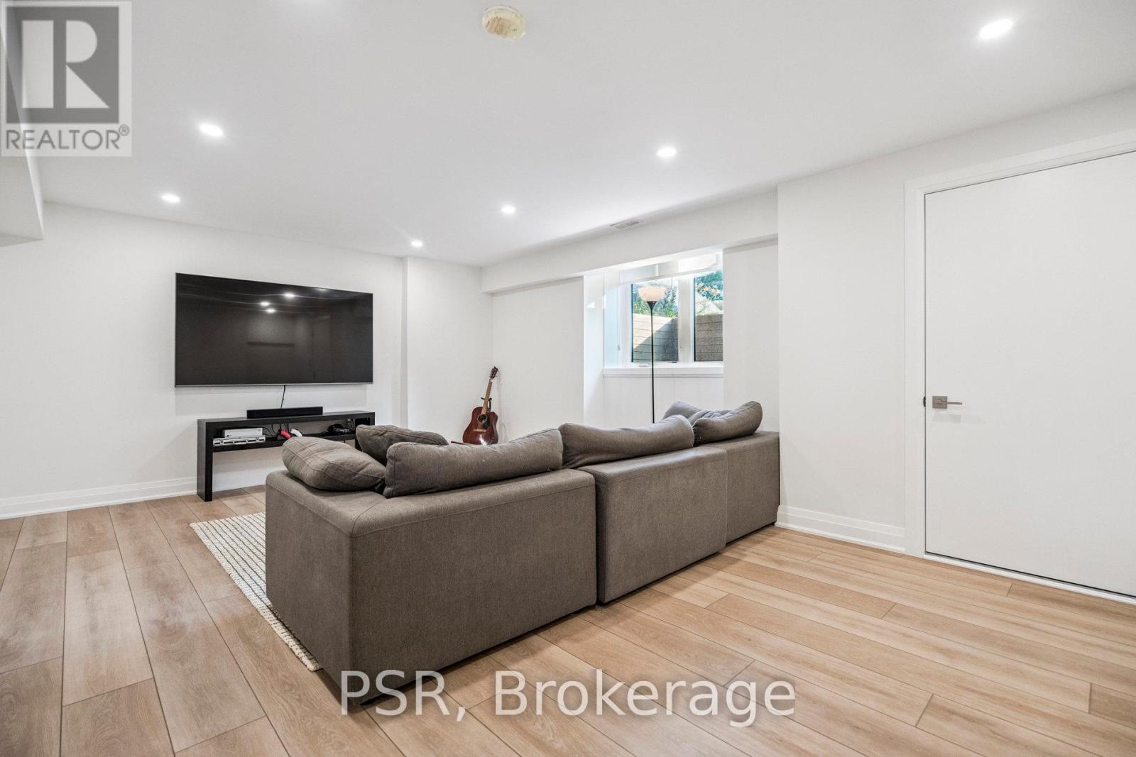 8 Paxton Avenue, St. Catharines, Ontario  L2N 5H8 - Photo 37 - X12343800