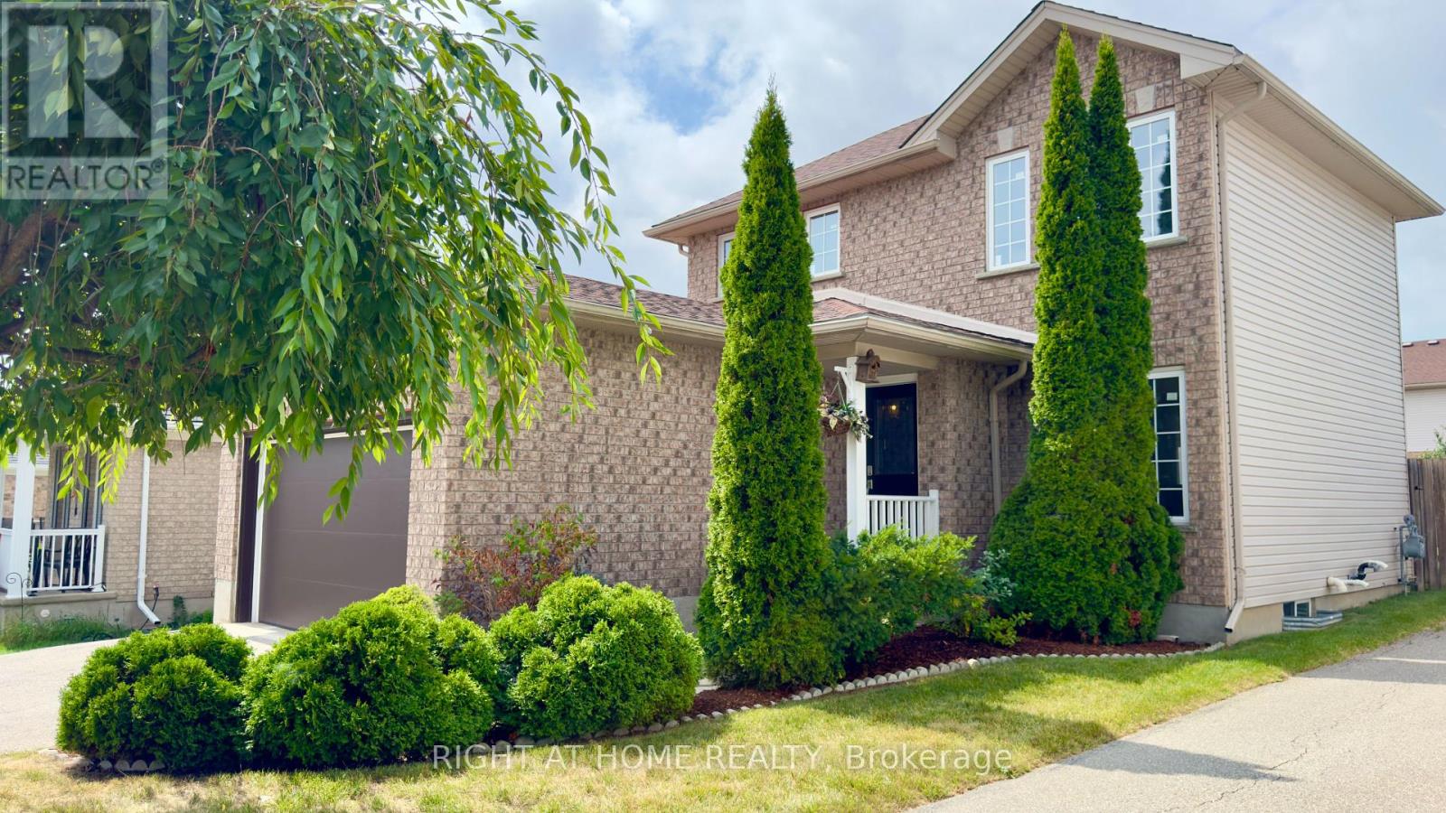 Property at 19 WINDFLOWER DRIVE image 2
