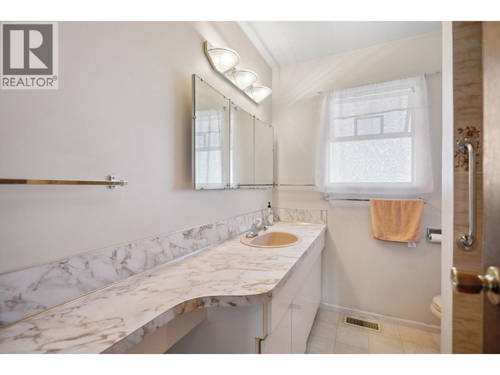 3849 Windermere Street, Vancouver, British Columbia  V5R 2G4 - Photo 14 - R3037083