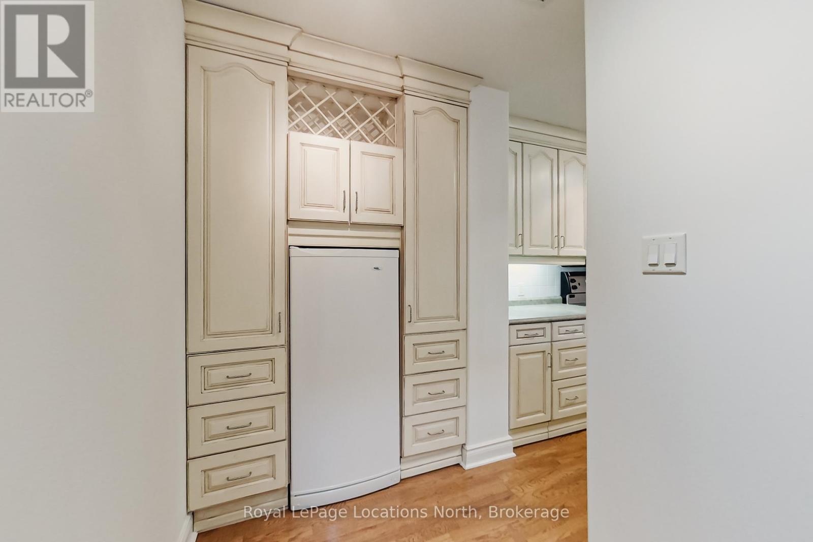 104 - 10 Bay Street E, Blue Mountains, Ontario  N0H 2P0 - Photo 17 - X12344007