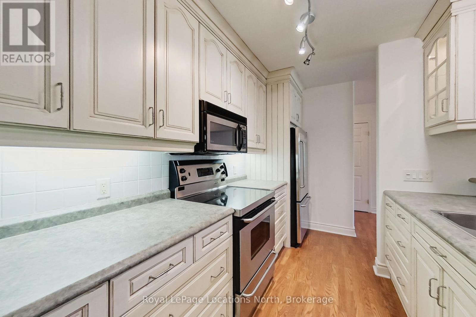 104 - 10 Bay Street E, Blue Mountains, Ontario  N0H 2P0 - Photo 18 - X12344007