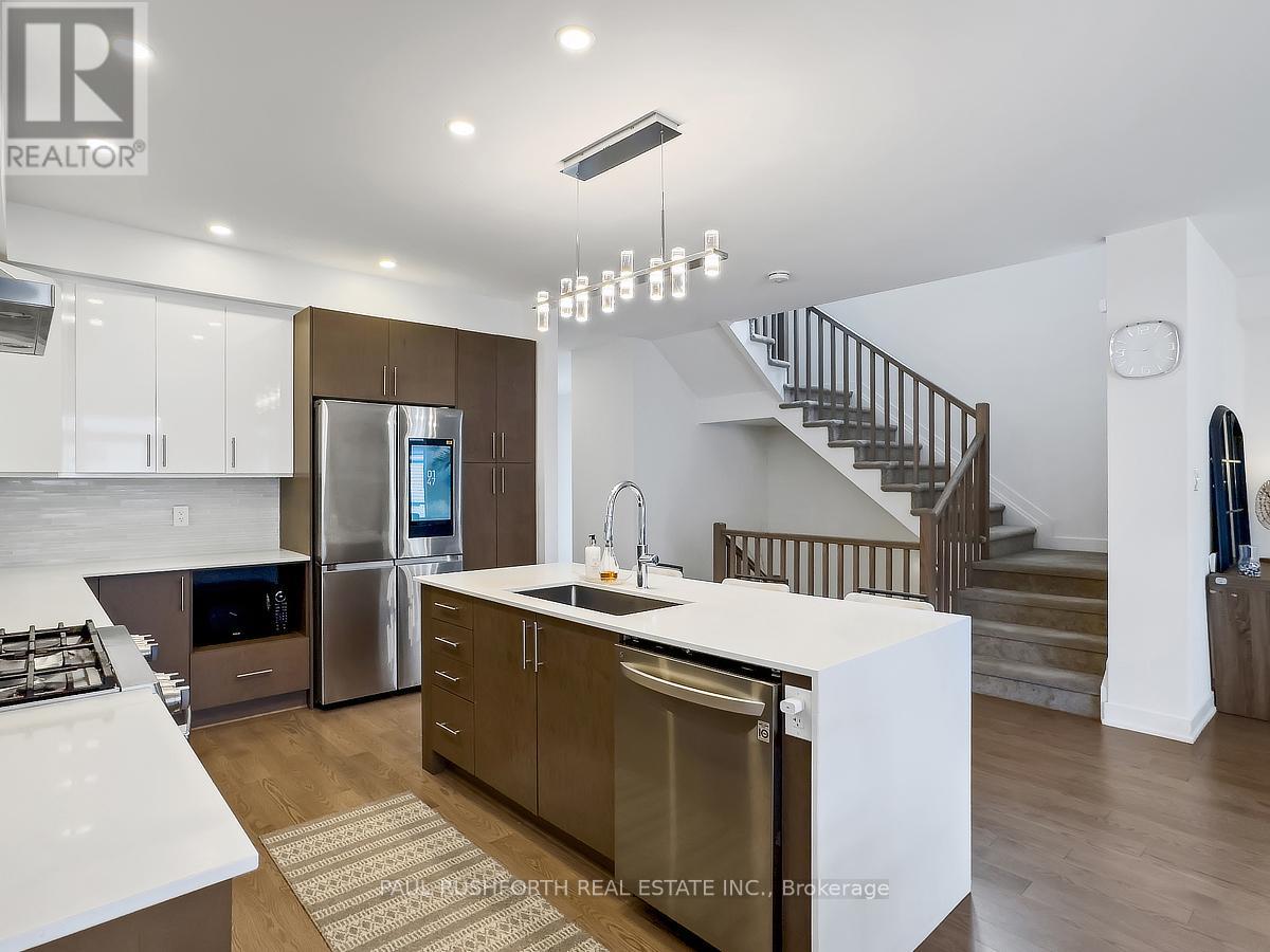 21 Mendoza Way, Ottawa, Ontario  K2S 2S6 - Photo 4 - X12343824