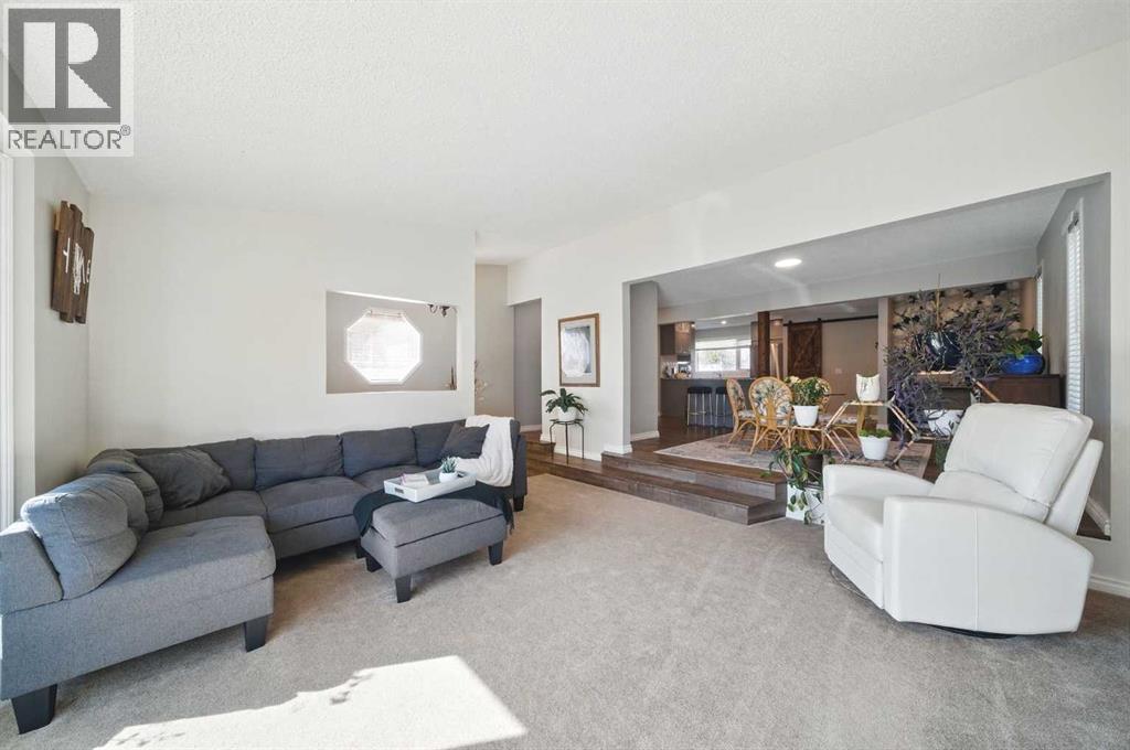 Property at 828 Hunterston Crescent NW image 1