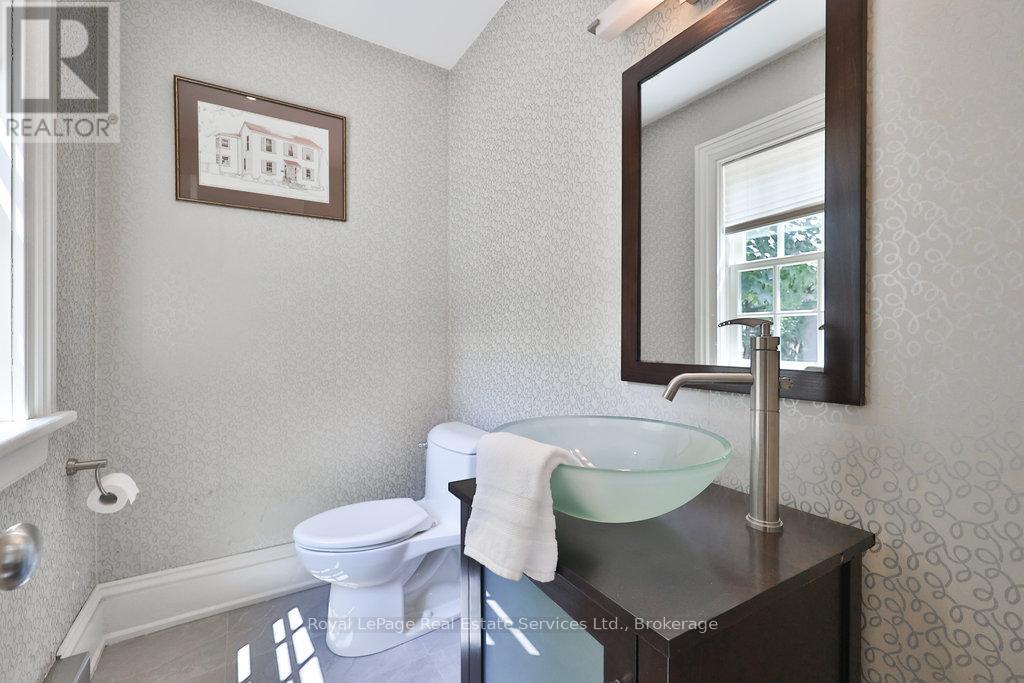 68 Thomas Street, Oakville, Ontario  L6J 3A4 - Photo 17 - W12343964