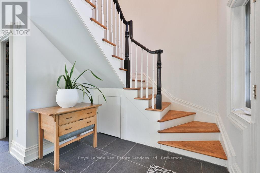 68 Thomas Street, Oakville, Ontario  L6J 3A4 - Photo 6 - W12343964