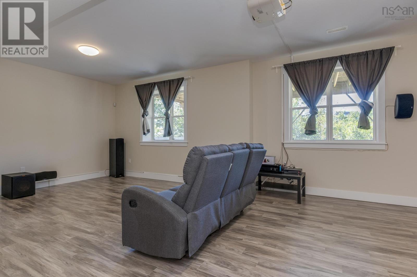 296 Transom Drive, Halifax, Nova Scotia  B3M 4V4 - Photo 37 - 202520064