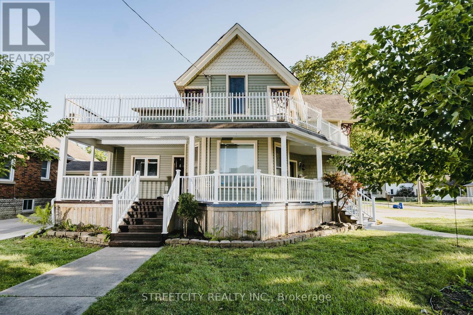 242 Emma Street, Sarnia, Ontario  N7T 3A2 - Photo 1 - X12344063