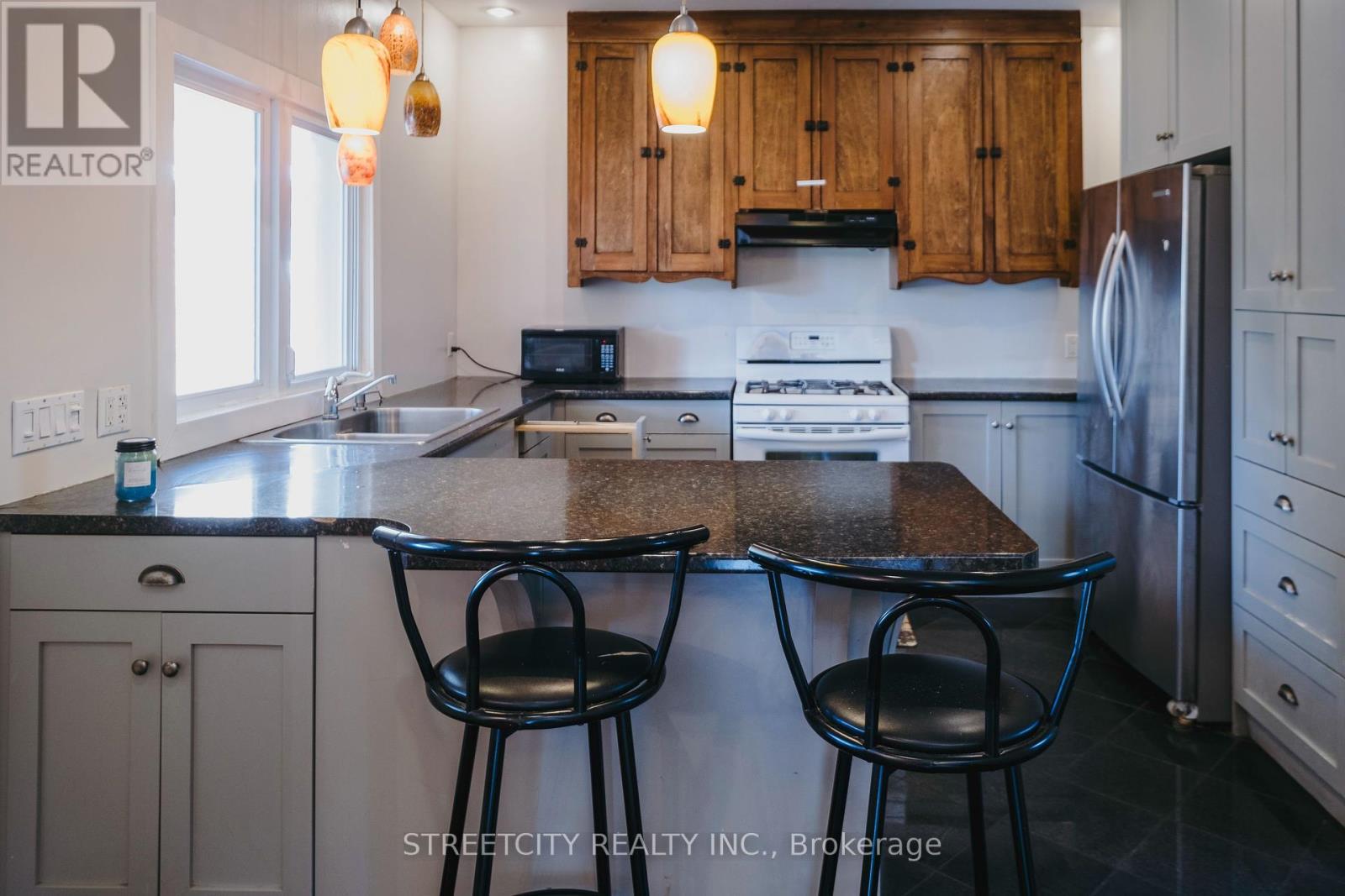 242 Emma Street, Sarnia, Ontario  N7T 3A2 - Photo 12 - X12344063