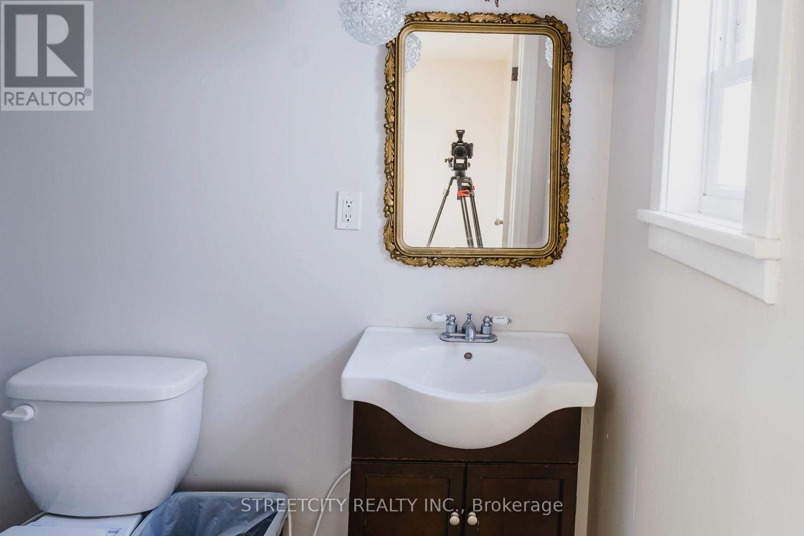 242 Emma Street, Sarnia, Ontario  N7T 3A2 - Photo 14 - X12344063