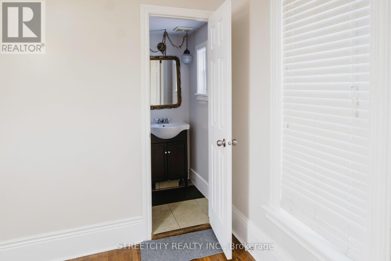 242 Emma Street, Sarnia, Ontario  N7T 3A2 - Photo 15 - X12344063