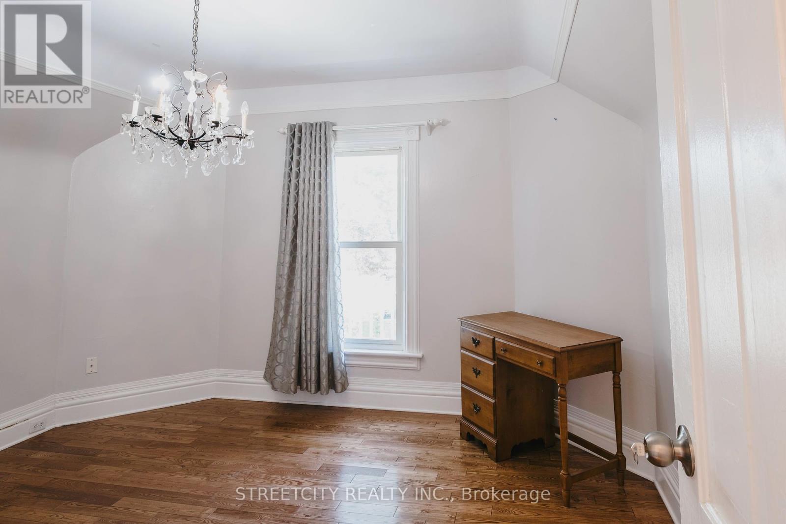 242 Emma Street, Sarnia, Ontario  N7T 3A2 - Photo 19 - X12344063
