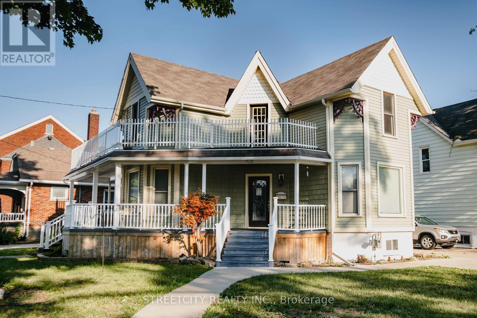 242 Emma Street, Sarnia, Ontario  N7T 3A2 - Photo 2 - X12344063