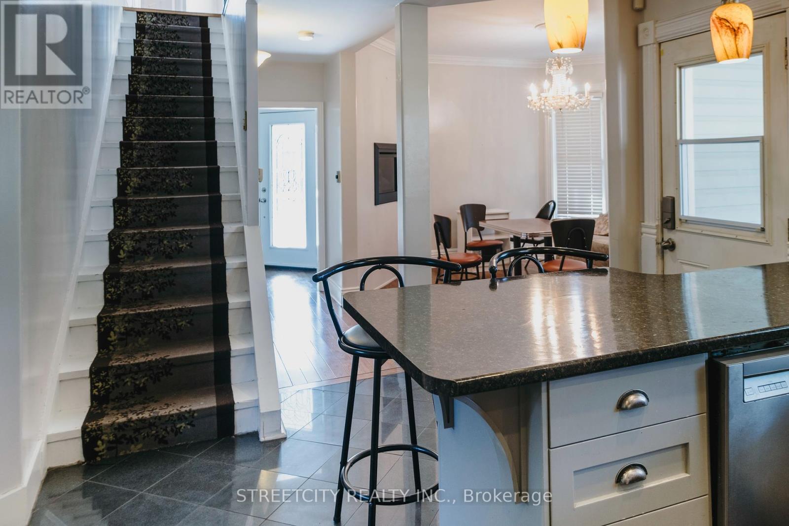 242 Emma Street, Sarnia, Ontario  N7T 3A2 - Photo 4 - X12344063