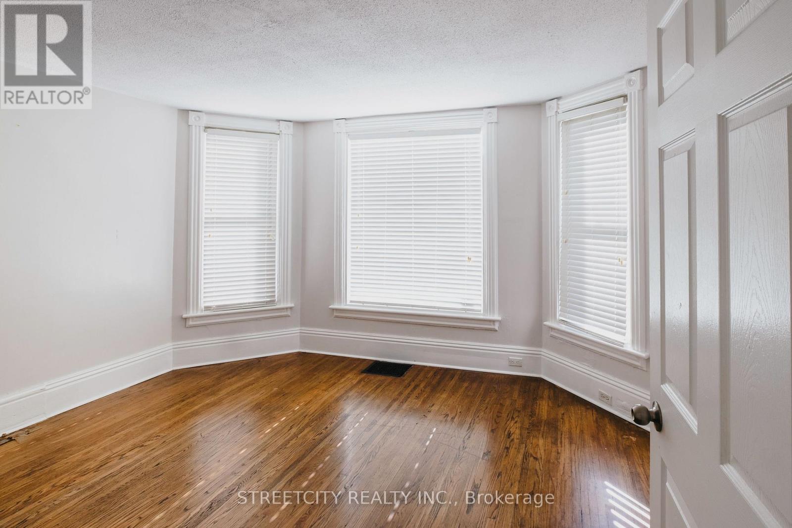 242 Emma Street, Sarnia, Ontario  N7T 3A2 - Photo 7 - X12344063