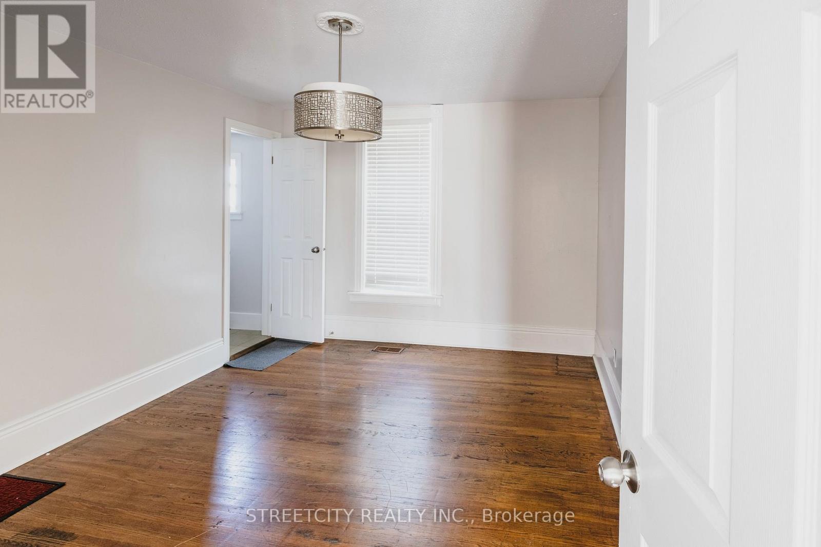 242 Emma Street, Sarnia, Ontario  N7T 3A2 - Photo 8 - X12344063