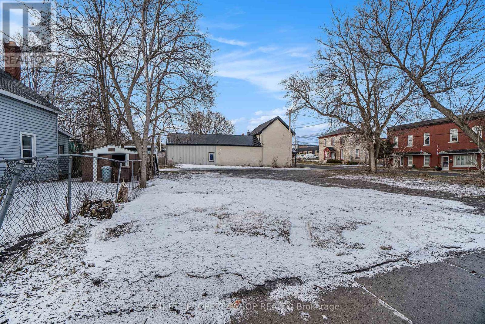 119 & 125 Daniel Street N, Arnprior, Ontario  K7S 2L1 - Photo 6 - X12344054