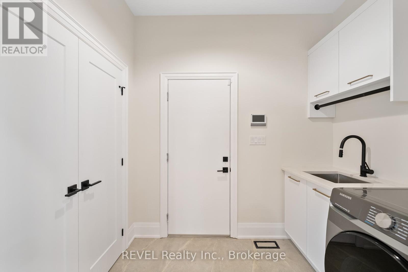 8 Accursi Crescent, Pelham, Ontario  L0S 1E2 - Photo 36 - X12344062