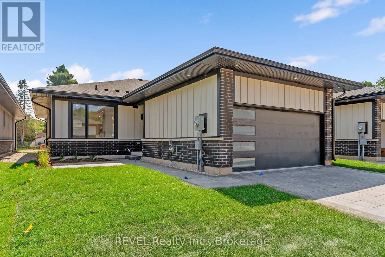 8 Accursi Crescent, Pelham, Ontario  L0S 1E2 - Photo 38 - X12344062