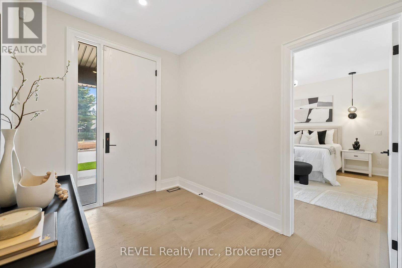 8 Accursi Crescent, Pelham, Ontario  L0S 1E2 - Photo 7 - X12344062
